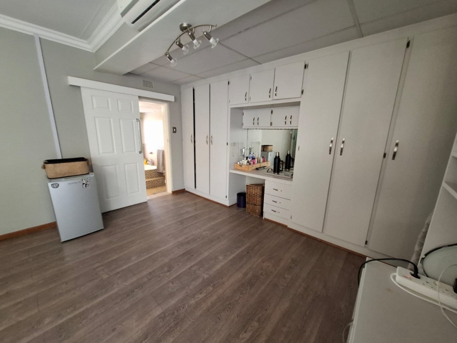 5 Bedroom Property for Sale in Langenhovenpark Free State